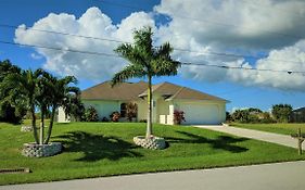 Villa Luhna 3 Bed / 2 Bath Canalfront Heated Pool